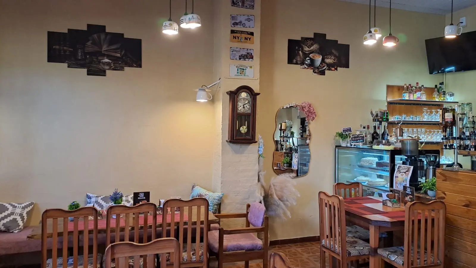 Salón de Cafetería Internacional en Guarambaré